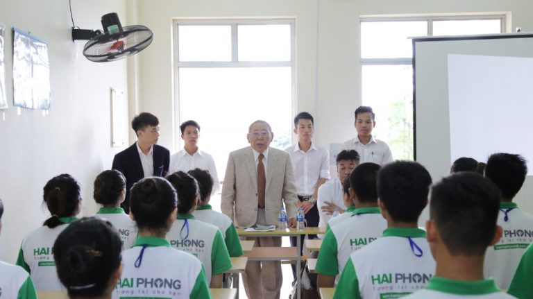Nghiệp đoàn Tokai Jinzai chúc mừng 10 bạn trúng tuyển