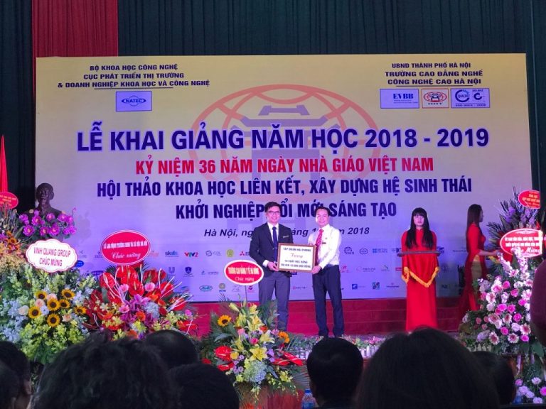 Hải Phong chúc mừng thầy trò Trường Cao đẳng Nghề Công nghệ cao Hà Nội