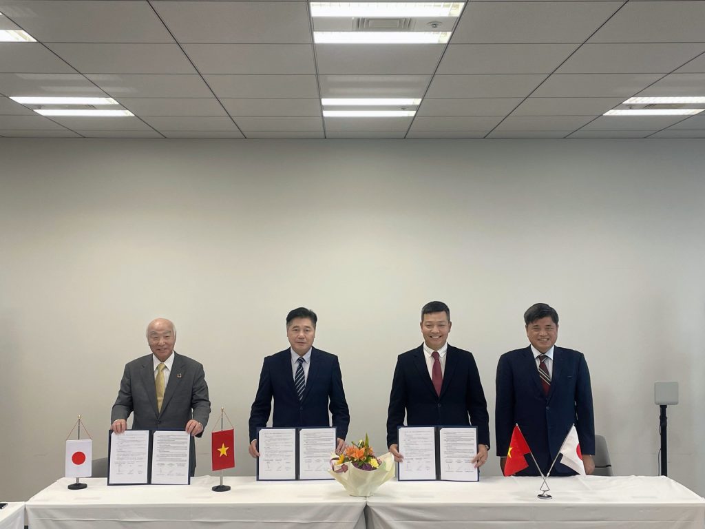 Hải Phong Group cùng Trường Cao đẳng Cơ điện Hà Nội và các đơn vị trực thuộc Bộ Nông nghiệp & Phát triển Nông thôn Việt Nam ký kết hợp tác với Tập đoàn Out-Sourcing (Nhật Bản).