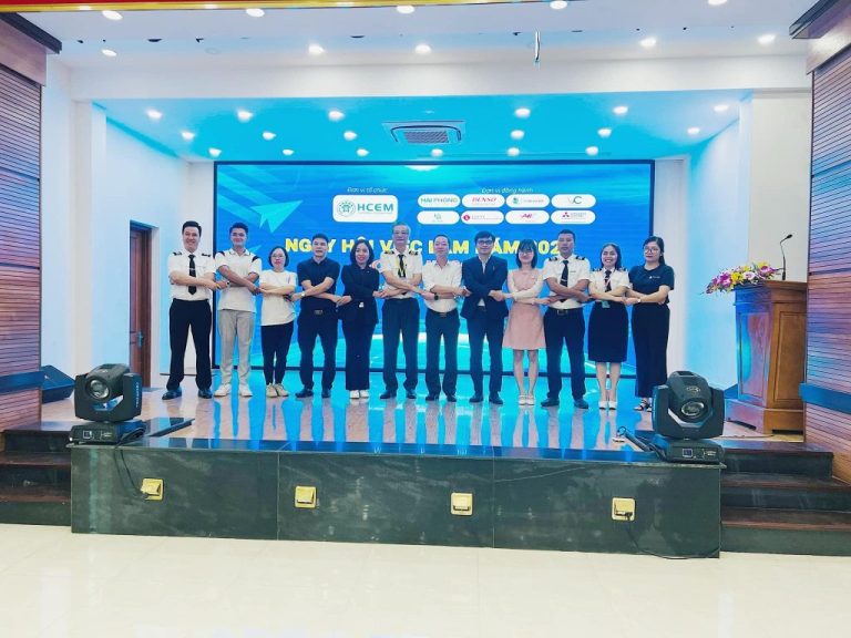 HẢI PHONG THAM DỰ NGÀY HỘI VIỆC LÀM TRƯỜNG CAO ĐẲNG CƠ ĐIỆN HÀ NỘI
