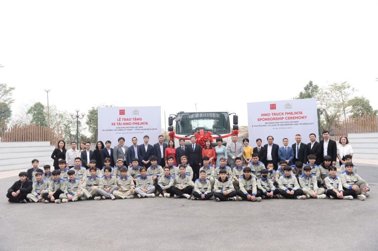 CTECH – THÀNH VIÊN HẢI PHONG GROUP CHÍNH THỨC NHẬN BÀN GIAO XE TẢI HINO FM8JN7A TỪ HINO MOTORS VIỆT NAM