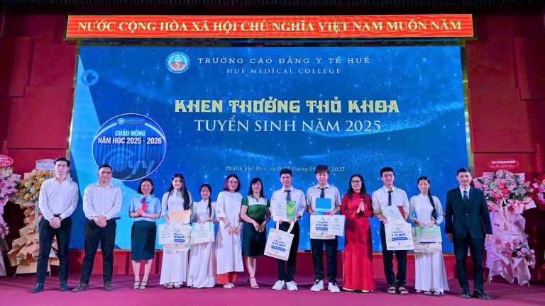 Hải Phong trao học bổng đồng hành cùng sinh viên Cao đẳng Y tế Huế nhân dịp khai giảng năm học mới