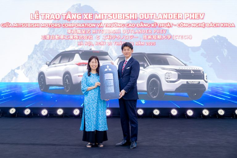 Mitsubishi Motors Corporation tài trợ 2 xe hybrid cho CTECH: Tăng cường nguồn nhân lực kỹ thuật chất lượng cao cho thị trường Nhật Bản