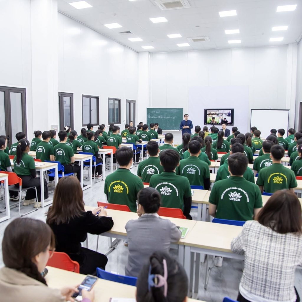 Gặp mặt thực tập sinh và học viên trước kỳ nghỉ tết Bính Ngọ của Hải Phong MTV