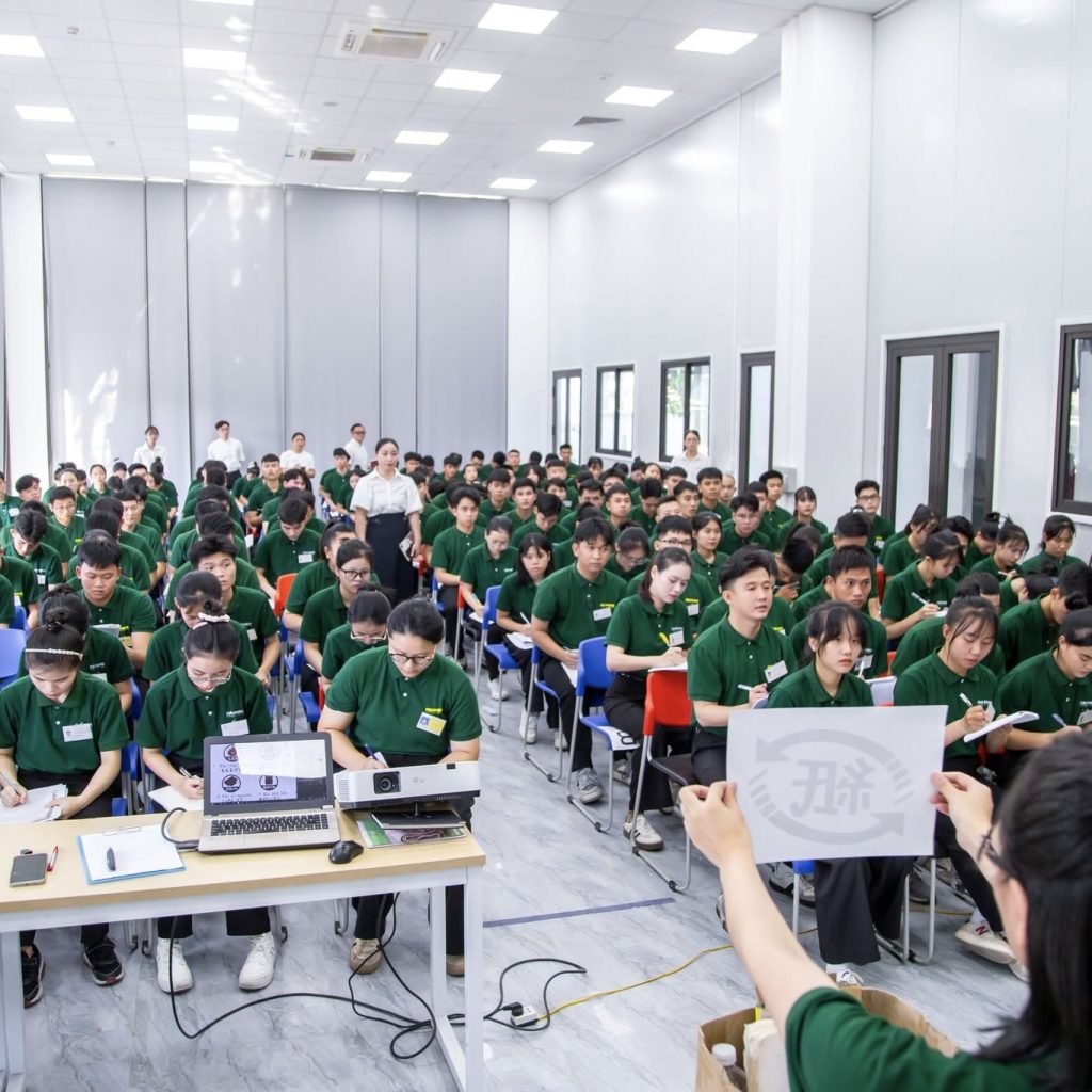 Tiết học phân loại rác tại Hải Phong MTV
