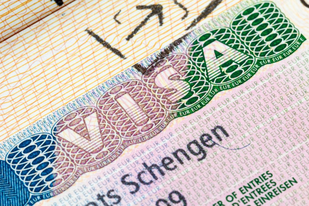 Bị Yêu Cầu Bổ Sung Giấy Tờ Visa Nhật Có Phải Là Bị Trượt Không?
