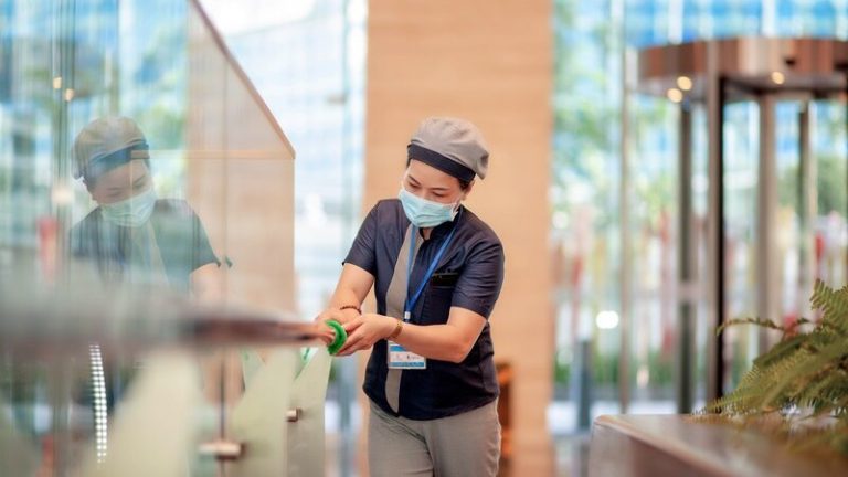 Vệ Sinh Tòa Nhà Tại Nhật Lương Bao Nhiêu: Điều Kiện & Ai Phù Hợp