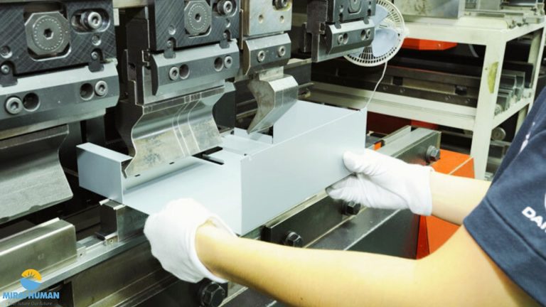Dập Kim Loại Tại Nhật Thường Làm Những Công Việc Gì? Chi Tiết Quy Trình & Lương