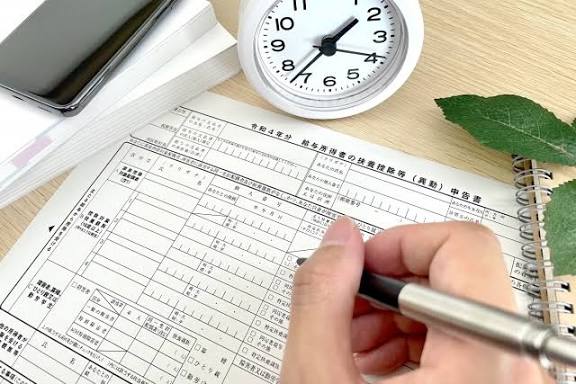 Thuế Thu Nhập Cá Nhân Ở Nhật Được Khấu Trừ Trên Lương Như Thế Nào?