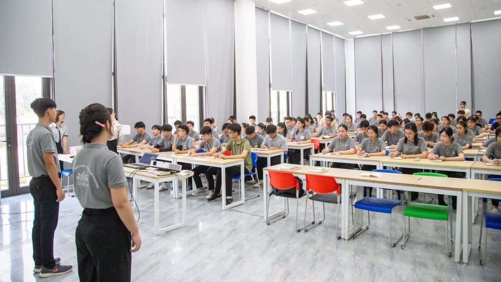 HỌC VIÊN HẢI PHONG THAM GIA TIẾT HỌC VĂN HÓA CHÀO HỎI NHẬT BẢN