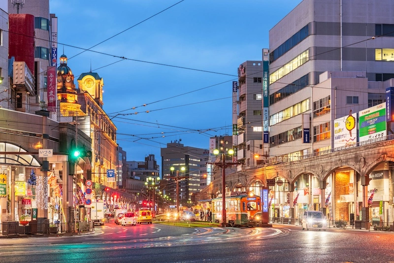 Khí hậu & Chi phí ảnh hưởng đến việc chọn chương trình Kagoshima như thế nào?