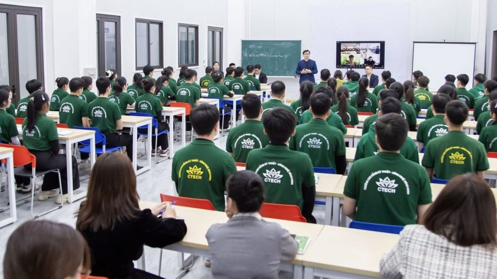 Gặp mặt thực tập sinh và học viên trước kỳ nghỉ tết Bính Ngọ của Hải Phong MTV