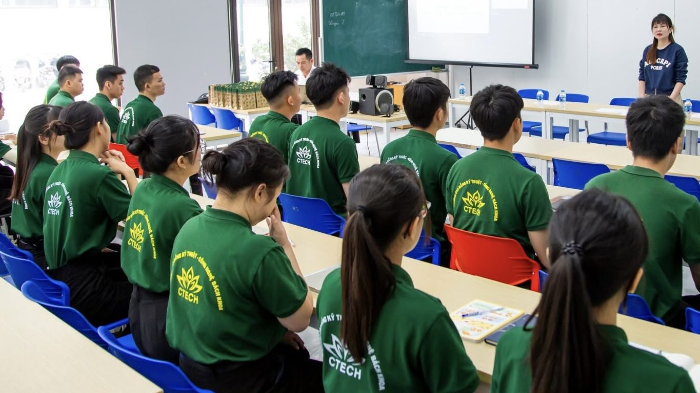 Bế giảng khoá đào tạo 12 tại Hải Phong MTV