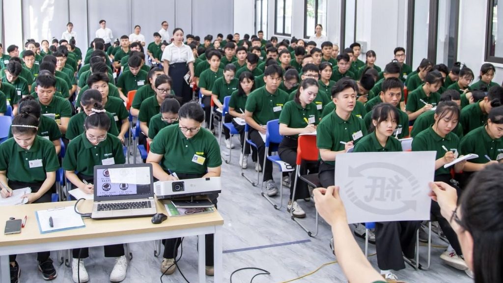 Tiết học phân loại rác tại Hải Phong MTV
